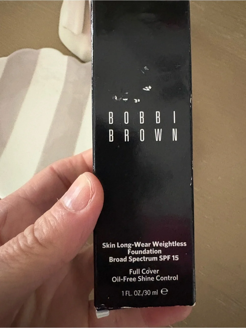 Bobbi Brown Skin Long-Wear Weightless Foundation - Black